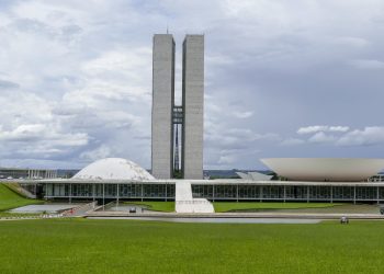 Pesquisa revela que mais de 60% dos eleitores brasileiros têm vergonha do Brasil