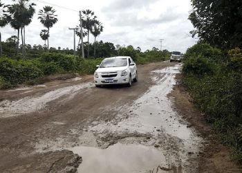 Motoristas enfrentam dificuldades em trecho da RN 233 entre Apodi e Caraúbas