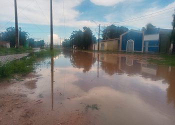 Com as chuvas, Estrada da Raiz sofre alagamentos