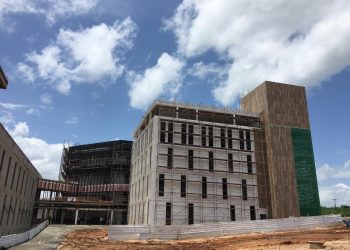 Com obra 70% concluída, Hospital da Mulher em Mossoró recebe mais uma visita da Governadora Fátima Bezerra