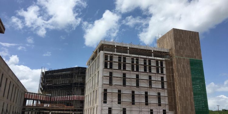 Com obra 70% concluída, Hospital da Mulher em Mossoró recebe mais uma visita da Governadora Fátima Bezerra