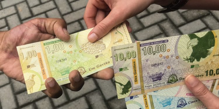 E aqui, aceita gavião? Moeda de Umarizal movimenta comércio local