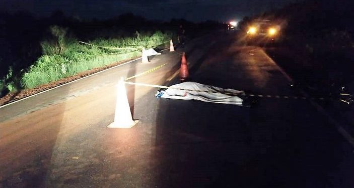 Ciclistas são atropelados e mortos na BR 406