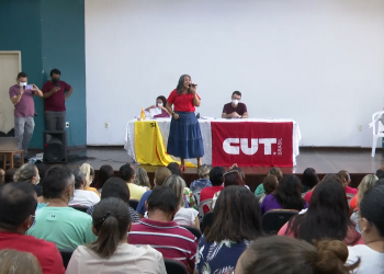 Prefeitura tenta negociar com professores para evitar greve da categoria