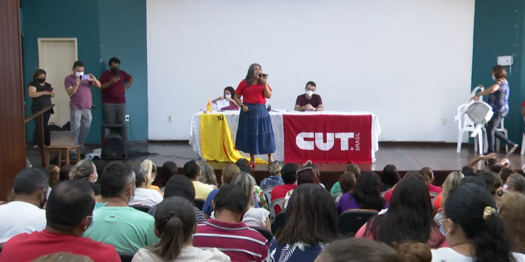 Prefeitura tenta negociar com professores para evitar greve da categoria