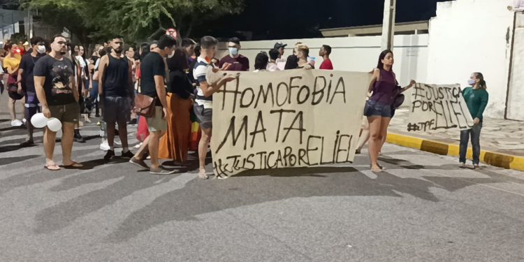 Ato público pede justiça por Eliel