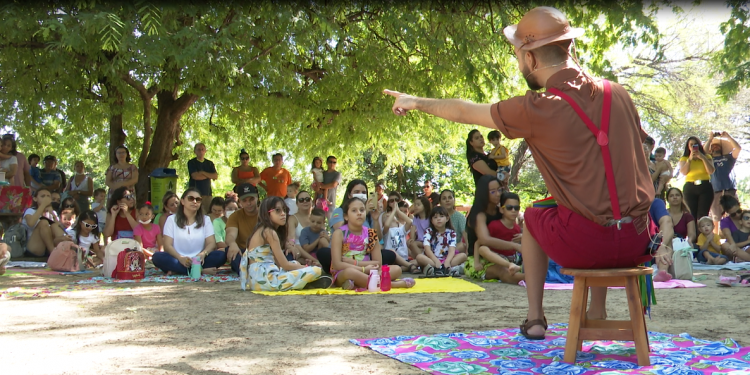 Recital Sons da Natureza encanta crianças no Parque Municipal em Mossoró