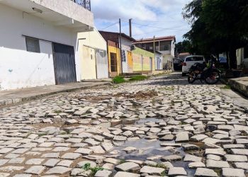 Moradores denunciam calçamento esburacado no Bairro Belo Horizonte