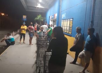 Mossoroenses madrugam em fila para comprar carne em promoção