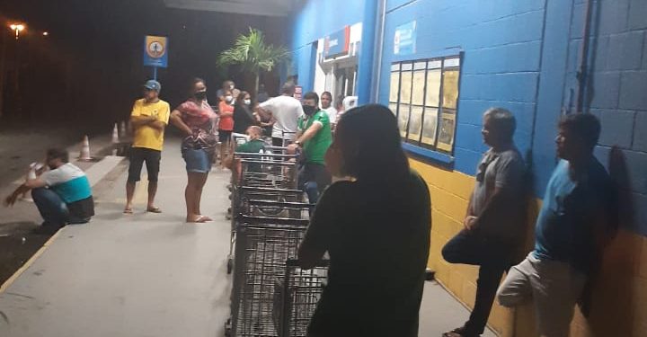Mossoroenses madrugam em fila para comprar carne em promoção