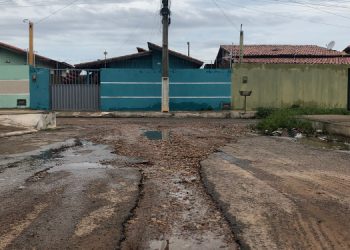 Moradores do Nova Mossoró cobram solução para problema de ruas esburacadas  