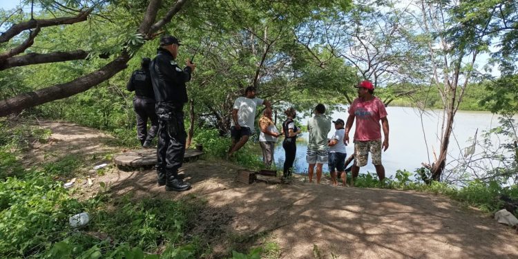 Corpo é encontrado boiando em açude às margens da BR 110