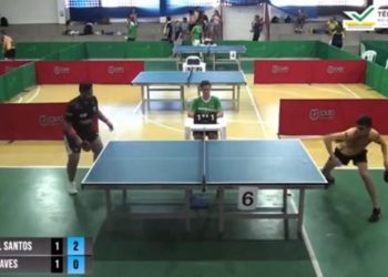 Mesatenista mossoroense recebe troféu e certificado de campeonato Estadual