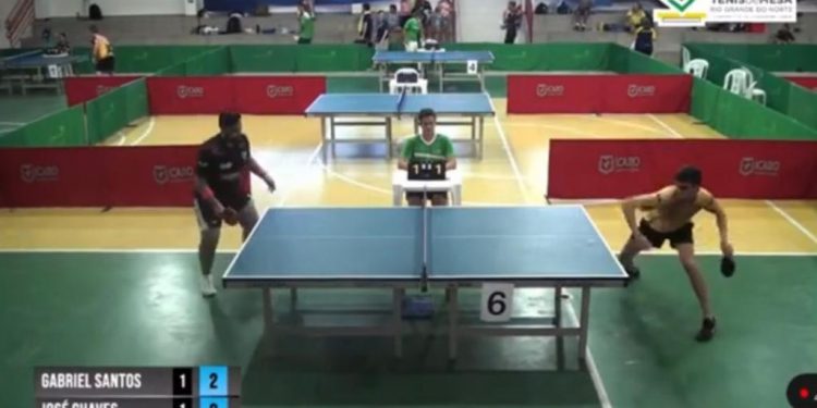 Mesatenista mossoroense recebe troféu e certificado de campeonato Estadual