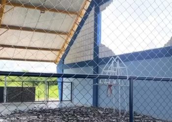 Parte de quadra da Ufersa de Caraúbas construída em 2020 desaba