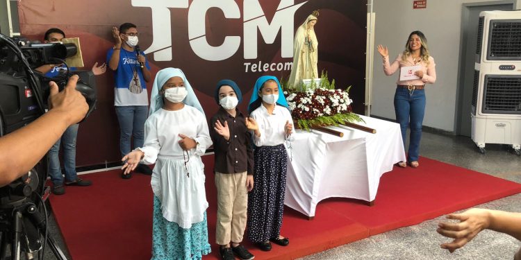 Imagem de Nossa Senhora de Fátima visita sede da TCM em Mossoró