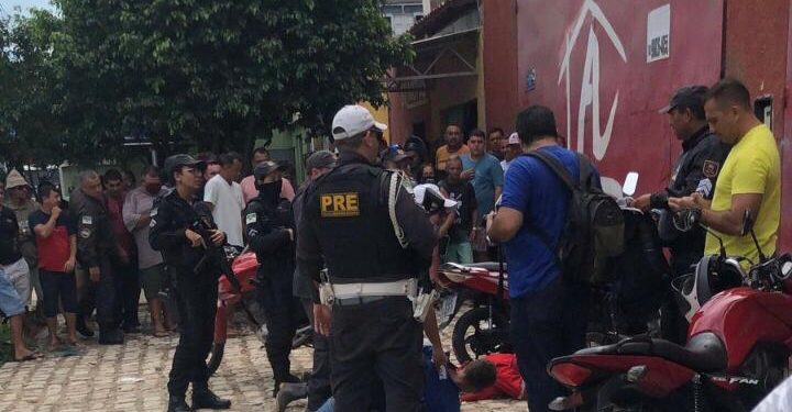 Policial prende irmãos suspeitos de cometer assaltos na feira do Vuco-vuco