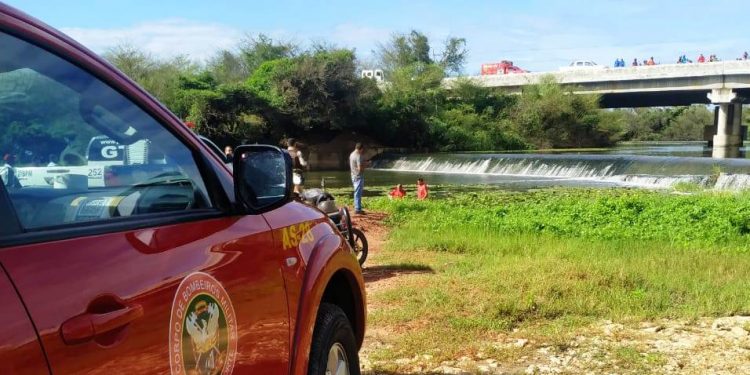 Corpo de Bombeiros resgata cadáver na Barragem de Genésio