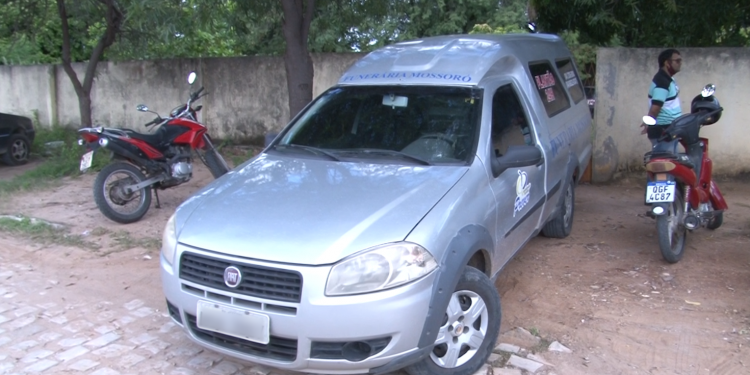 HRTM entrega corpo sem laudo médico e família não consegue enterrar parente