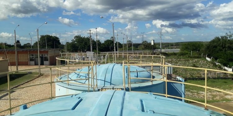 Manutenção em adutora interrompe abastecimento em cidades do interior do RN