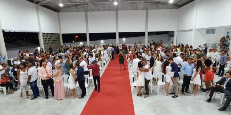 Pau dos Ferros recebe projeto Justiça na Praça e realiza casamento coletivo