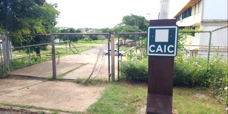 Pais reclamam de más condições em creche do Caic em Apodi