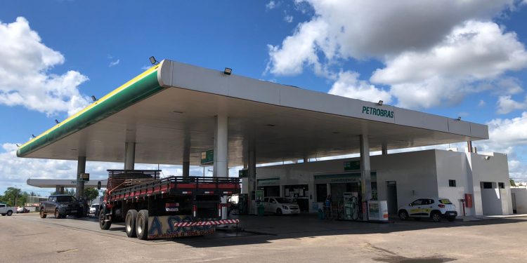 Pesquisa da ANP revela diferença de até R$ 0,55 por litro de combustível em Mossoró
