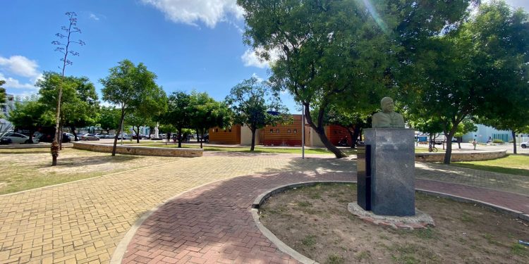 Vereadores protestam à luz de vela em Mossoró; secretário diz que foi sabotagem