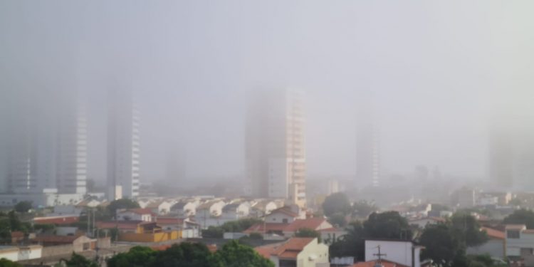 Mossoró amanhece com forte nevoeiro