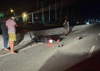 Motociclista morre após colidir moto com cavalos na descida do viaduto do Santa Delmira em Mossoró