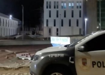 PM troca tiros com criminosos e impede roubo em obra do Hospital da Mulher