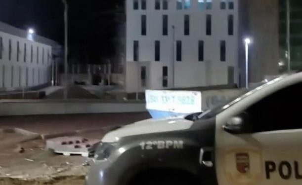 PM troca tiros com criminosos e impede roubo em obra do Hospital da Mulher