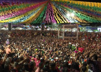Primeira noite de shows do São João de Assú reúne 70 mil pessoas