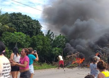 Moradores interditam BR 118 na zona rural de Ipanguaçu/RN