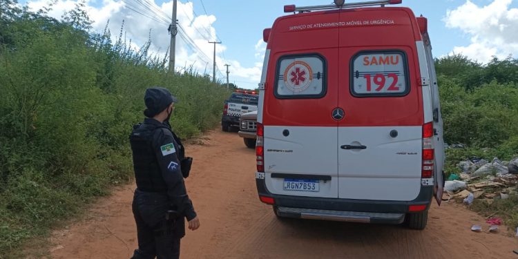 Homem é baleado após roubo na Estrada da Raiz