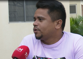 Emocionado pai de jovem vítima de injúria racial fala que só quer paz