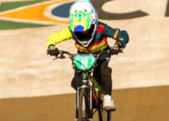 Atleta celebra chegada a semifinal do brasileiro de Bicicross