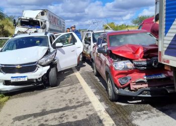 Uma pessoa morre e quatro ficam feridas em grave acidente  próximo à entrada de Itajá