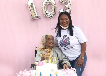 Neta mostra rotina de cuidados com avó de 103 anos em Caraúbas e vídeos viralizam