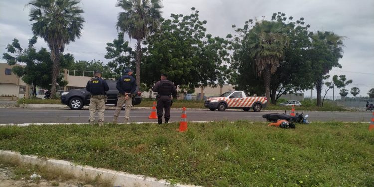 Jovem é assassinado com tiros de escopeta na BR 304, em Mossoró