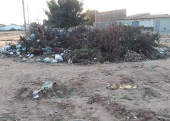 Acúmulo de lixo incomoda moradores do Abolição IV