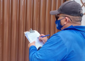 Caern entrega comunicados sobre ligações na rede de esgoto em Mossoró