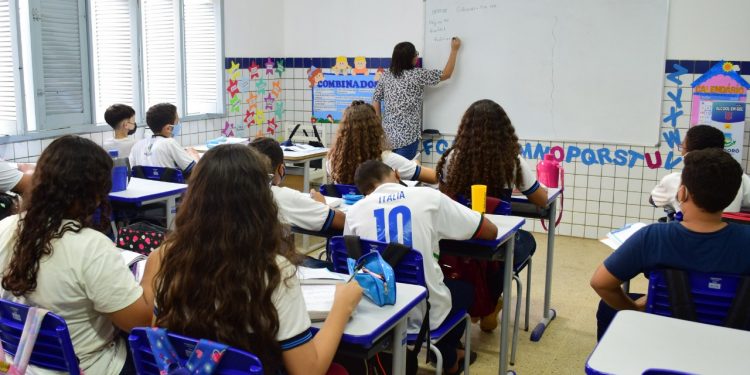 Secretaria prorroga concurso da educação de 2021