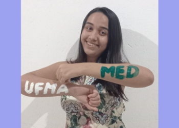 Aprovada em medicina, jovem estudou em galinheiro, faz rifa para custear faculdade e viraliza