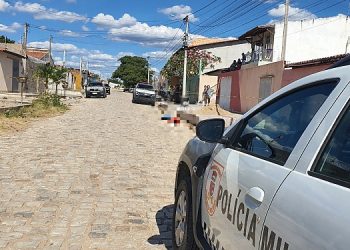 Homem recebe ligação, sai de casa e é morto em via pública em Mossoró
