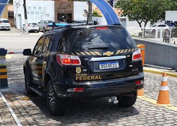 Homem conclui curso de vigilante, procura PF para regularizar profissão e acaba preso