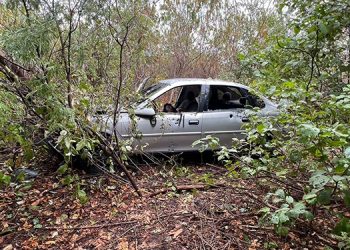 Casal é executado e filha fica esperando resgate dentro do carro