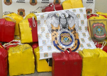 Polícia Federal apreende 1,2 tonelada de cocaína em embarcação pesqueira