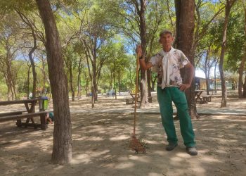 Jardineiro de Mossoró canta e dança com sonho de fazer sucesso no TikTok