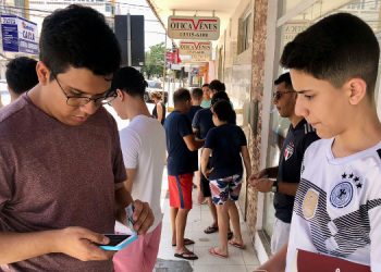 De pai para filho; tradição das figurinhas da Copa permanece viva em Mossoró